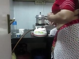 ▶ Leena Bhabhi Steaming Navel Housewife 1